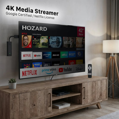 Modernes Wohnzimmer mit 4K Media Streamer, großem Fernseher und Streaming-Apps wie Netflix, YouTube, Disney+.